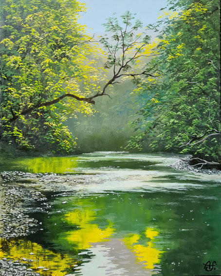 Flusslandschaft mit sommerlichem Wald